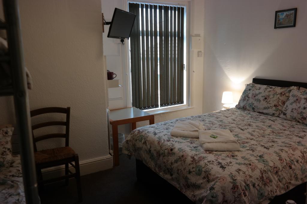 Cardoh Lodge Blackpool Room photo